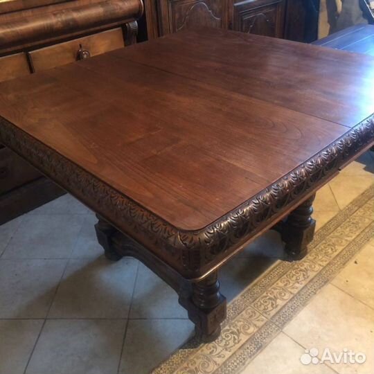 Стол бретонский