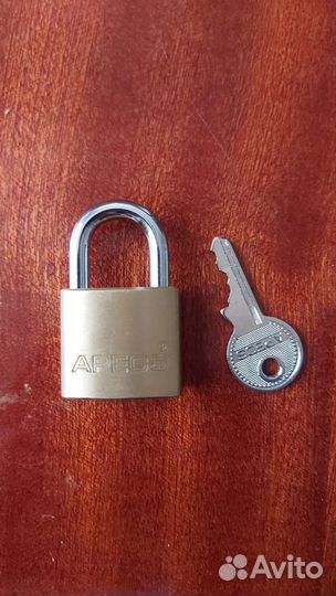 Замок накладной новый