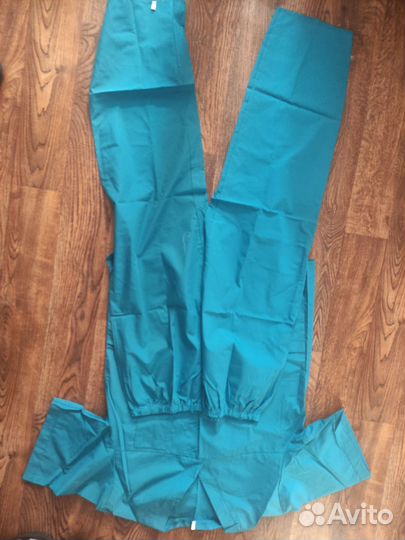 Костюмы и халаты медицинские