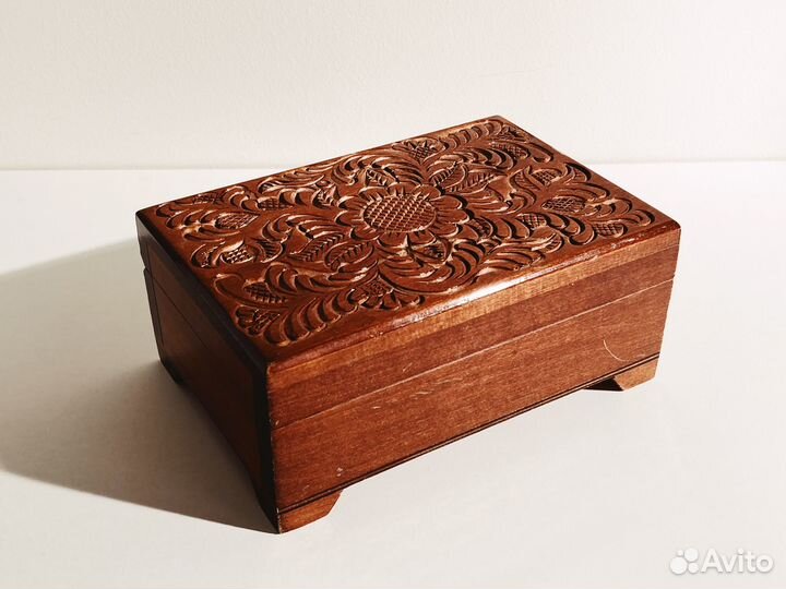 Старинная шкатулка Абрамцево-кудринская резьба