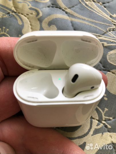 Кейс для Airpods 2 с наушником