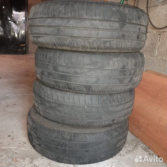 Dunlop Enasave RV505 215/60 R17