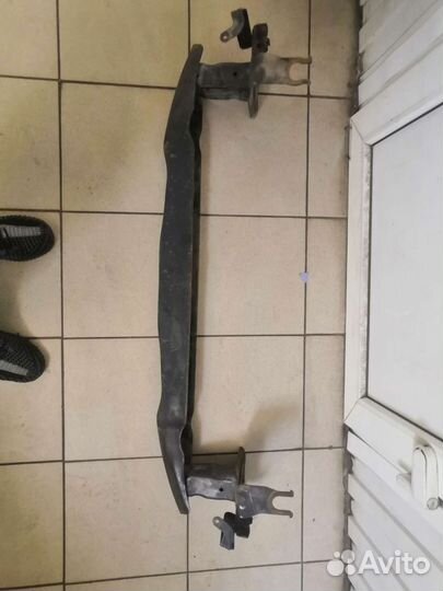 Усилитель переднего бампера 7L0807109E