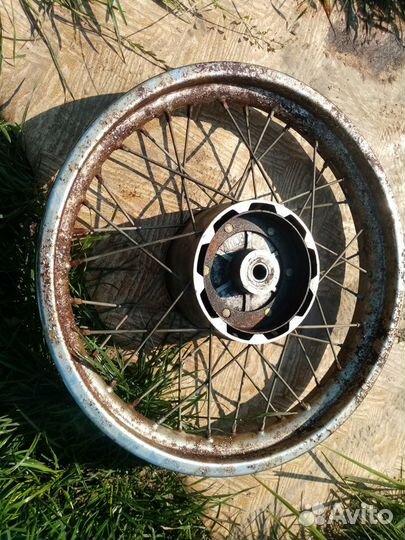 Колесо на мотоцикл восход