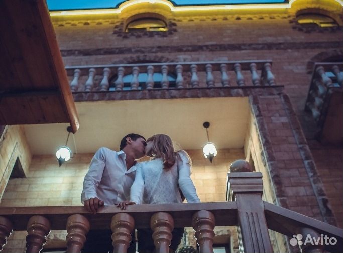 Романтическая ночь в отеле с видом на ночной город