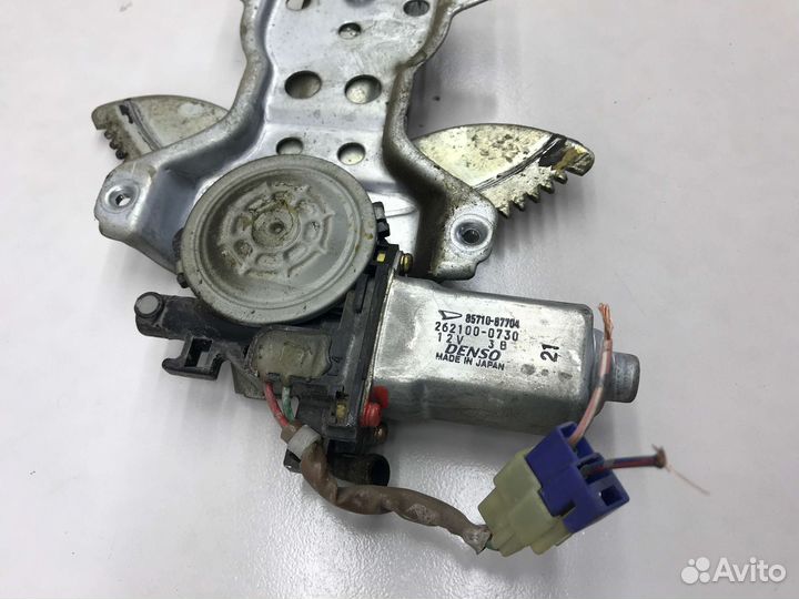 Стеклоподъем перед прав Daihatsu Gran Move 2000 г