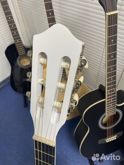 Классическая гитара для новичков (новая)