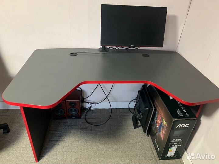 Игровой компьютерный стол