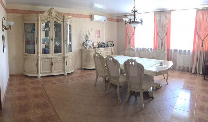 Коттедж 305 м² на участке 10 сот.