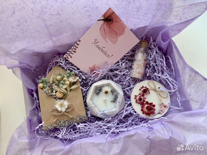 Подарок бокс для девушки свечи мини букеты