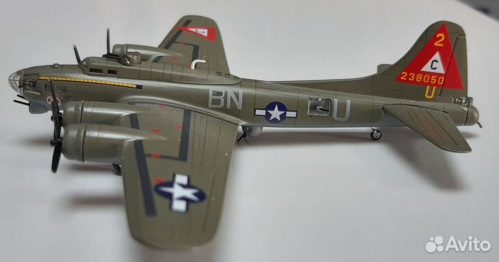 Модель самолета B-17G-25 