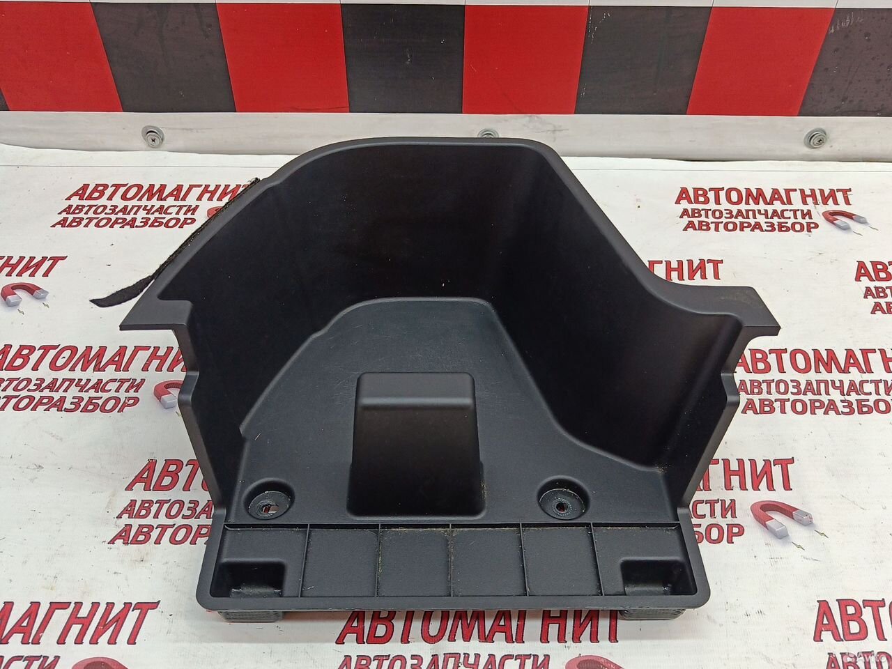 Ящик багажника левый Faw Bestune T77