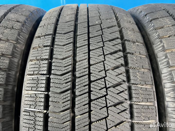 Bridgestone Blizzak VRX2 225/50 R17 95Q