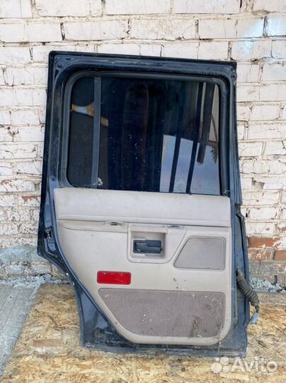 Задняя левая дверь Ford Explorer 1