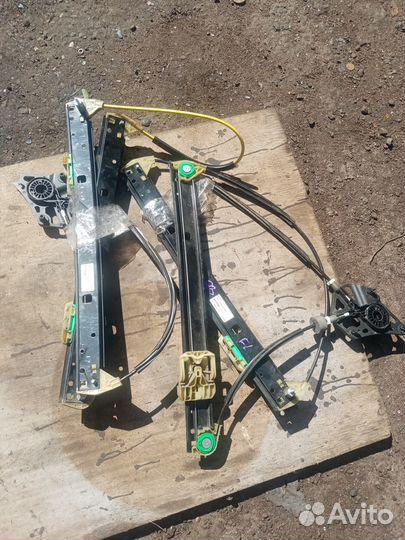 Стеклоподъемник передний правый на Ауди Q3 2014г