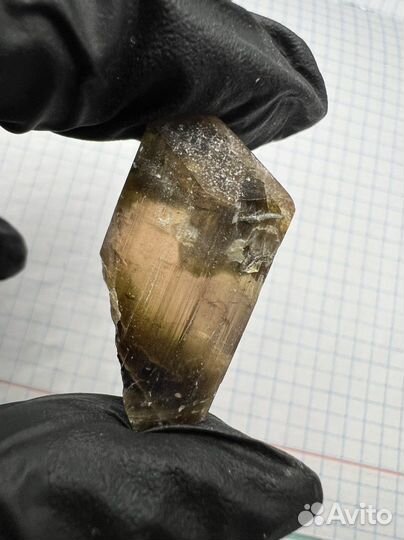 Кристалл полихромного турмалина