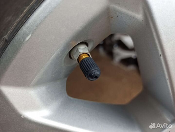 R18 Bridgestone Blizzak DM-V2 265/60, PCD 5x139.7 DIA 38