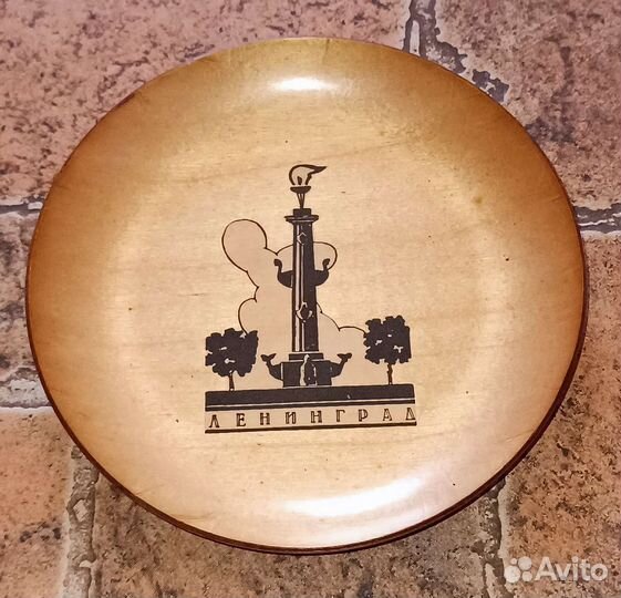 Тарелка декоративная Ленинград из дерева
