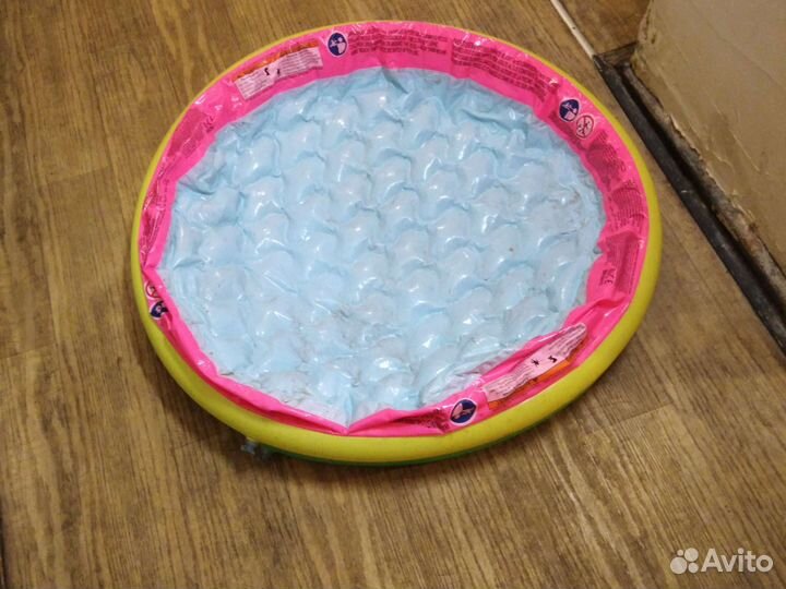 Надувной бассейн