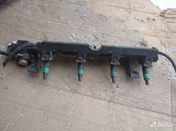 Топливная рампа с форсунками ford focus 2 1.6