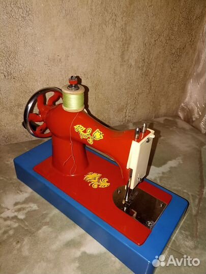 Детская швейная машинка СССР