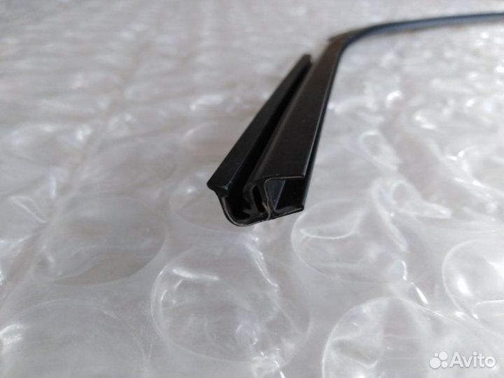 Молдинг лобового стекла Volkswagen Polo 1994-1996