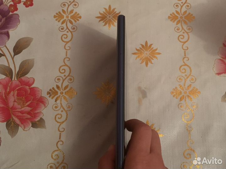 Продаю телефон редми ноте 9 немного лагает