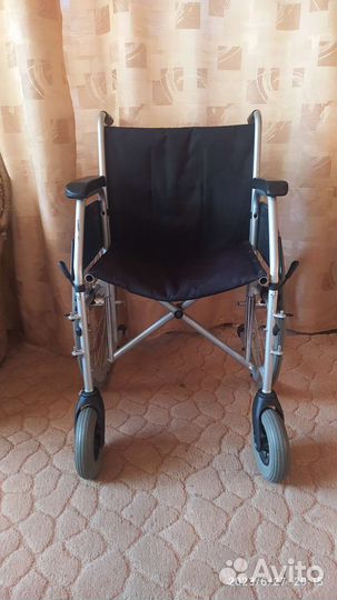 Кресло-коляска для инвалидов