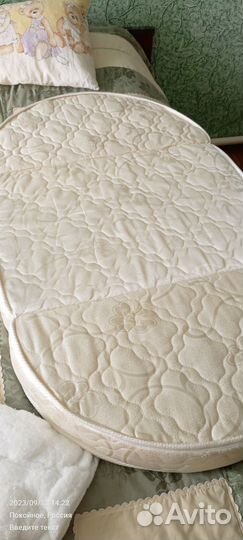 Детская кроватка с маятником круглая