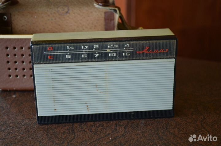 Радиоприемник времен СССР Алмаз