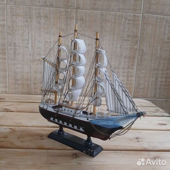 Корабль сувенирный