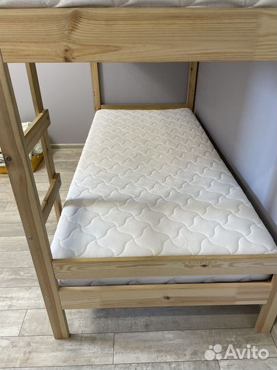 Кровать двухьярусная детская