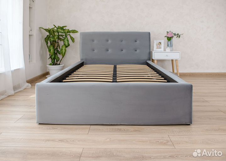 Кровать с матрасом