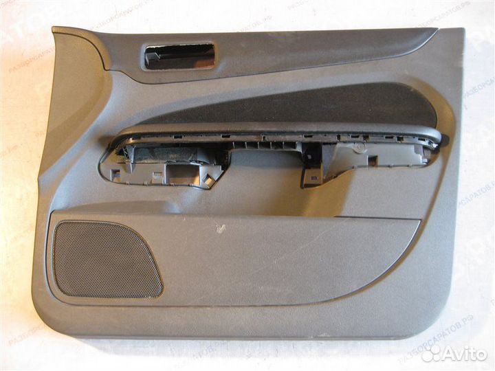 Обшивка двери передняя правая Ford Focus 2.0 2007