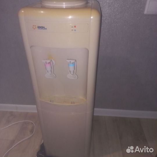 Куллер для воды напольный