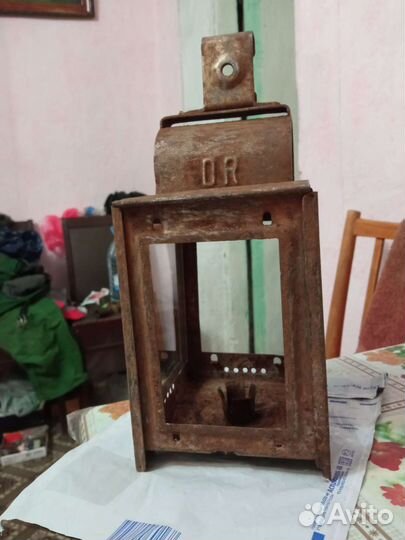 Старинный свечной фонарь