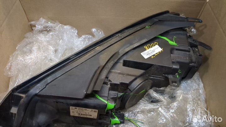 Фара (передняя) Volkswagen Touareg, 2011