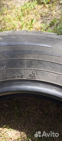 Yokohama Ice Guard Studless IG50 215/65 R16 102T