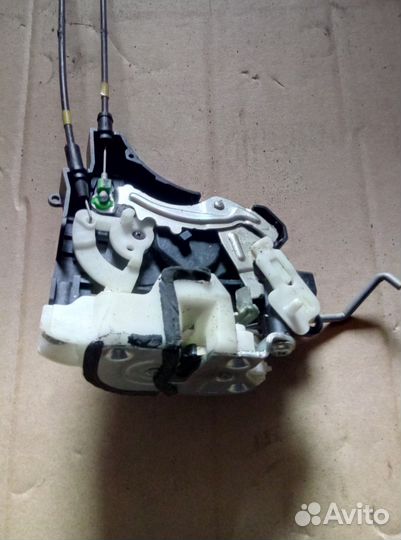 Замок двери Mitsubishi Lancer 10