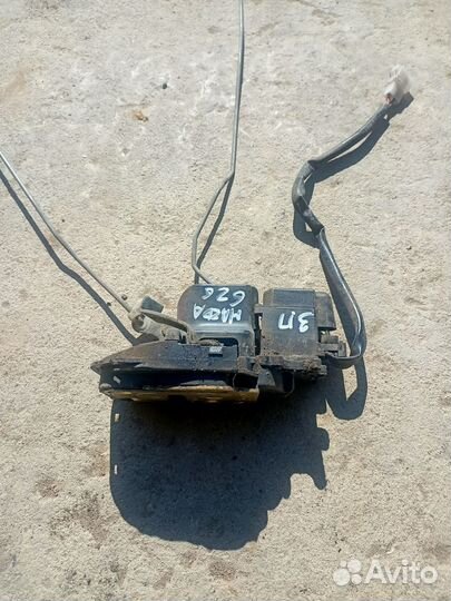 Замок двери задний правый Mazda 626 ge