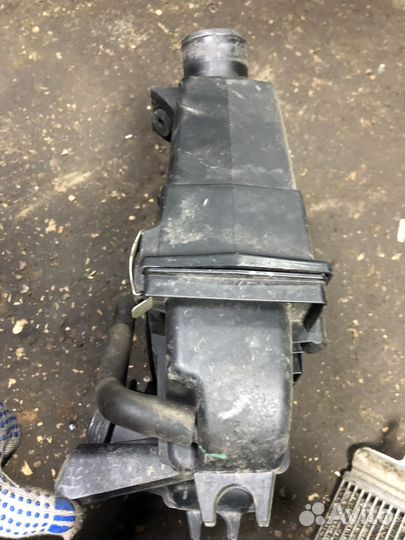 Корпус воздушного фильтра Renault Logan 1