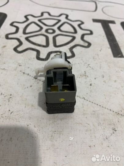 Концевик педали тормоза Hyundai Solaris G4FC 2014