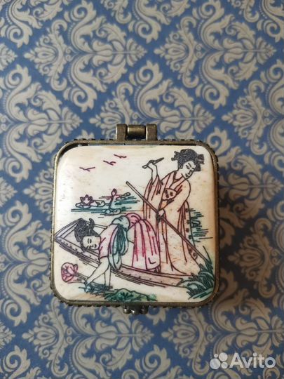 Шкатулка, таблетница