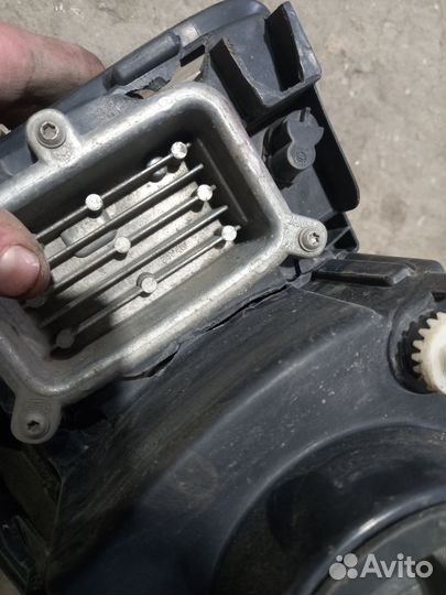 Фара передняя левая галогеновая Камаз 65801-Т5