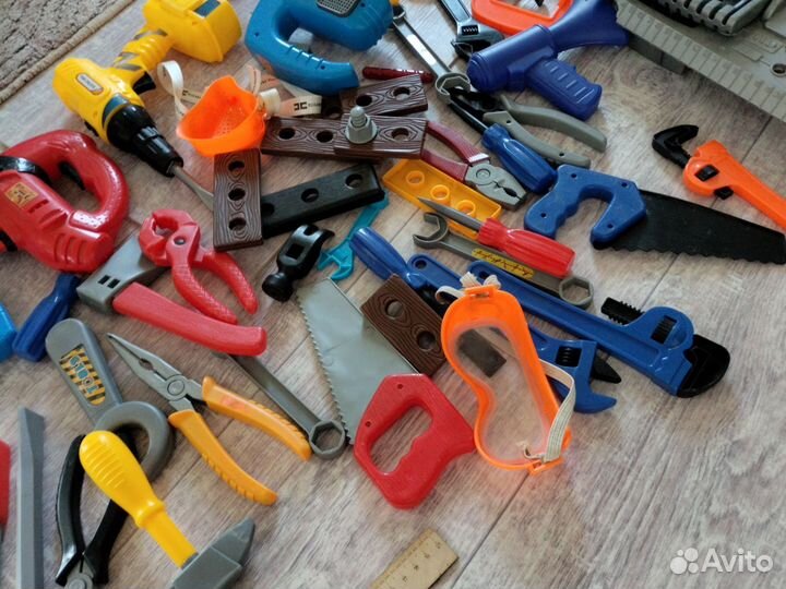 Набор игрушечных строительных инструментов