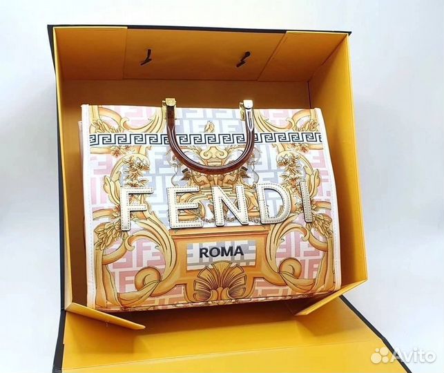 Сумки Fendi в наличии