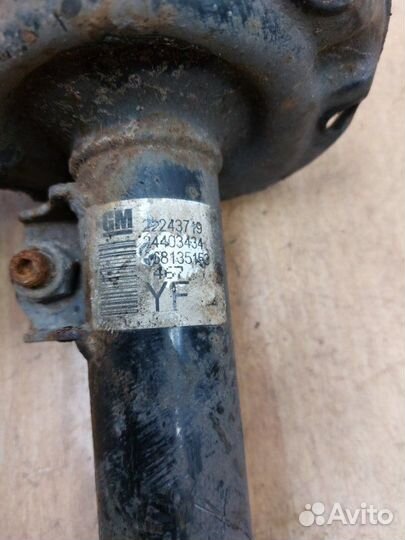 Стойка подвески передняя правая Opel Meriva A