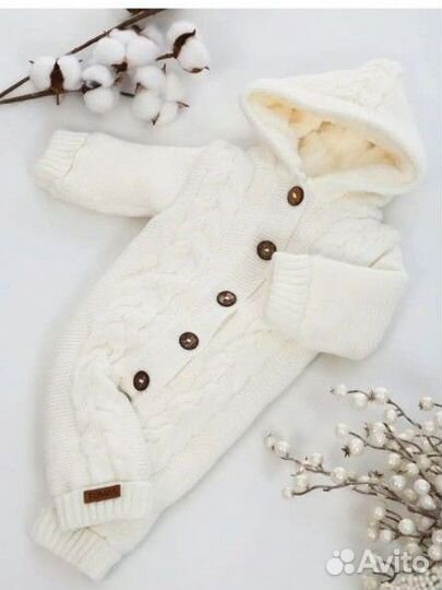 Вязаный комбинезон для новорожденного утеплённый