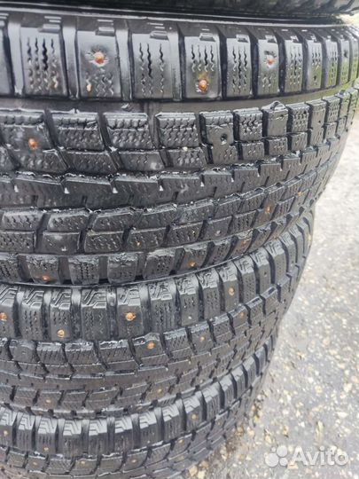 Dunlop SP Winter Ice 01 215/65 R16 102T