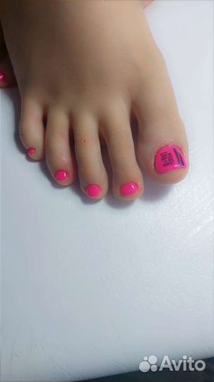 Педикюр с покрытием гель-лаком